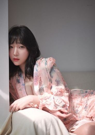 扒开女人下面两片毛茸茸