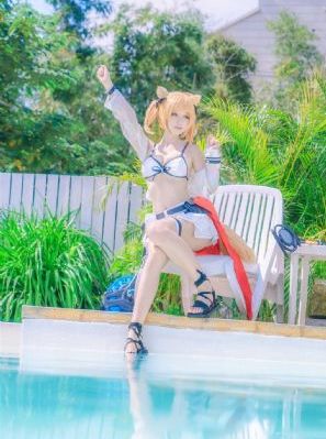 电车痴汉乳揉みま痴汉电车视频