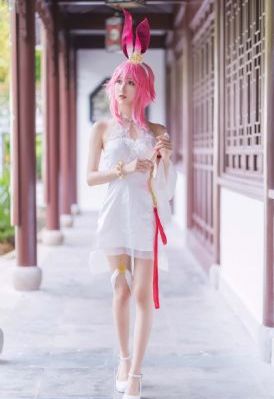 年轻漂亮的保姆